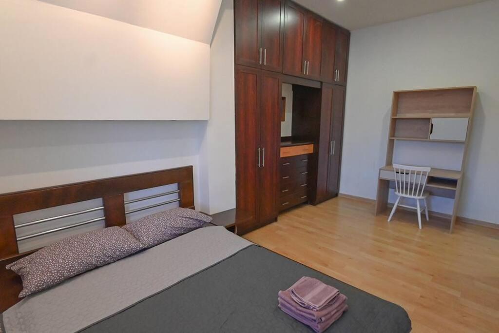 Daire Classic Apt. On Liberty Square